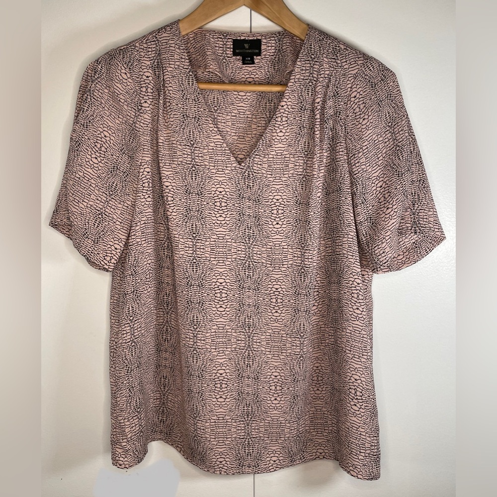 Worthington V-neck blouse. EUC